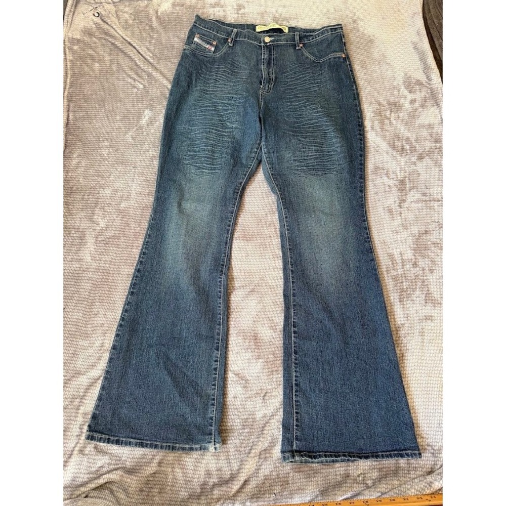 Diesel Industry Medium Wash Flare Leg Whiskered Denim Jeans 21/22 Stretchy 36x32